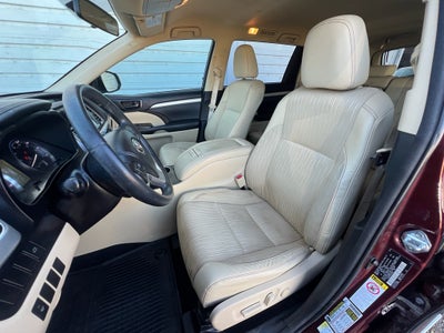 2014 Toyota Highlander LE