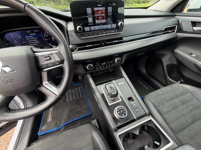 2024 Mitsubishi Outlander Plug-In Hybrid SE