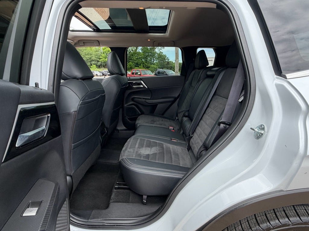 2024 Mitsubishi Outlander Plug-In Hybrid SE