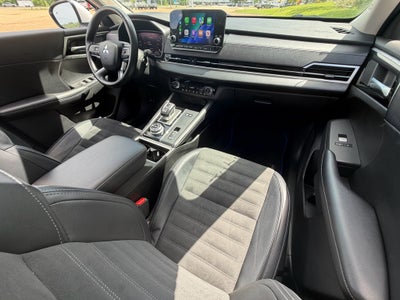 2024 Mitsubishi Outlander Plug-In Hybrid SE