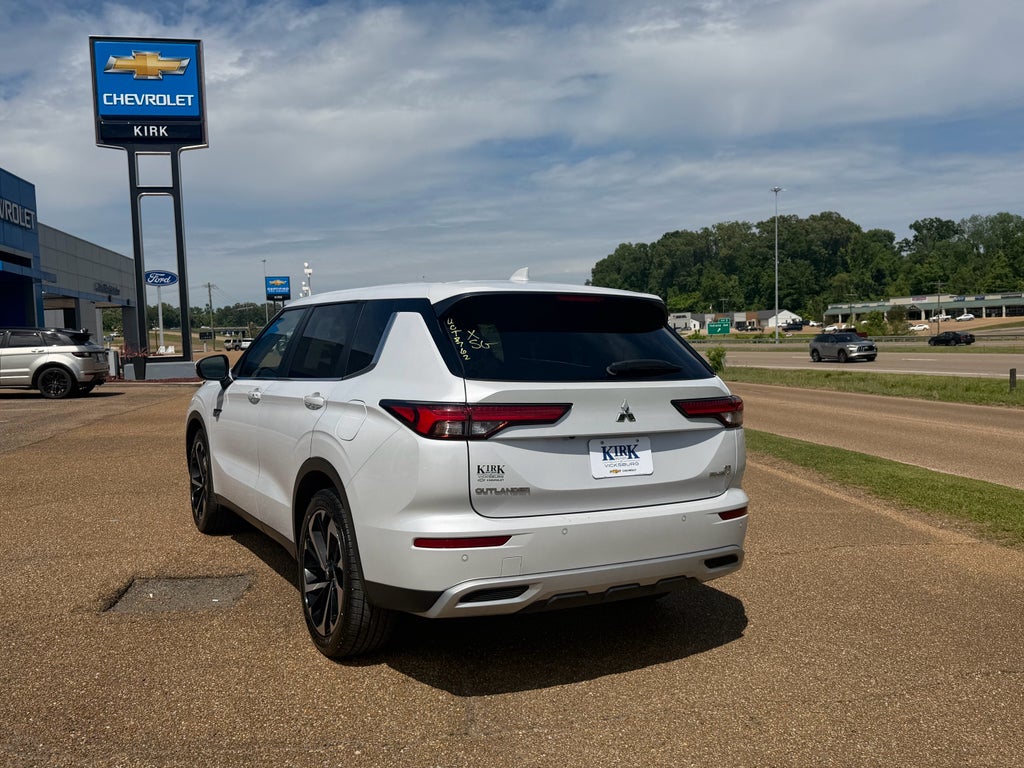 2024 Mitsubishi Outlander Plug-In Hybrid SE