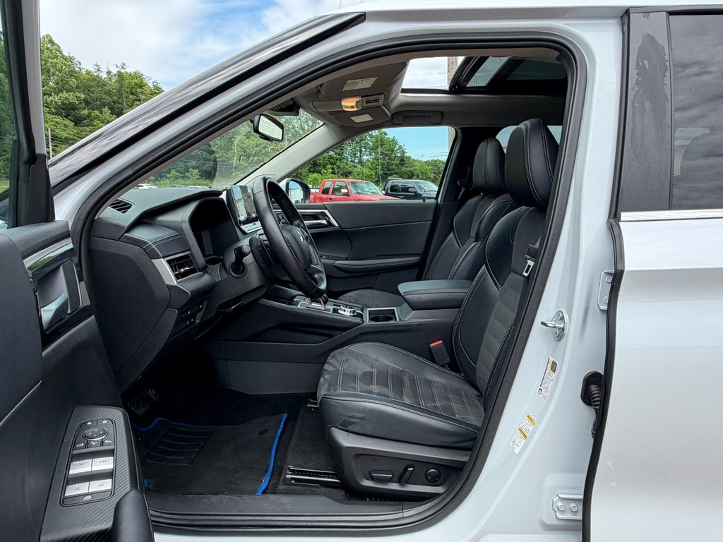 2024 Mitsubishi Outlander Plug-In Hybrid SE